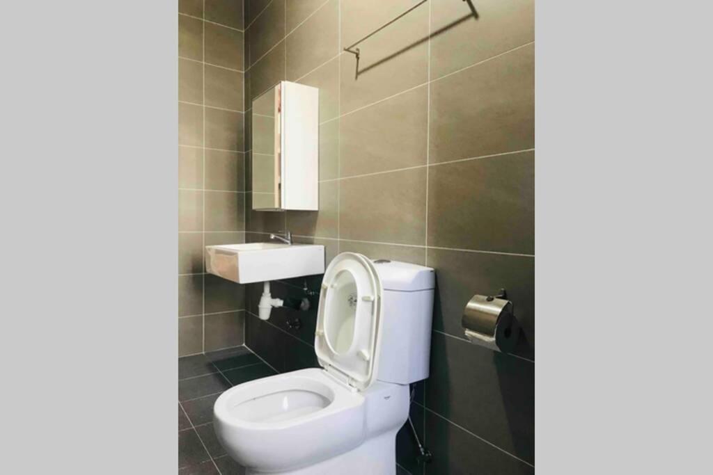 Hb1512- Hyve Studio Unit, Lake View, Cyberjaya, Free Wi-Fi, Free Parking, Netflix,Pool, 3038 Kültér fotó